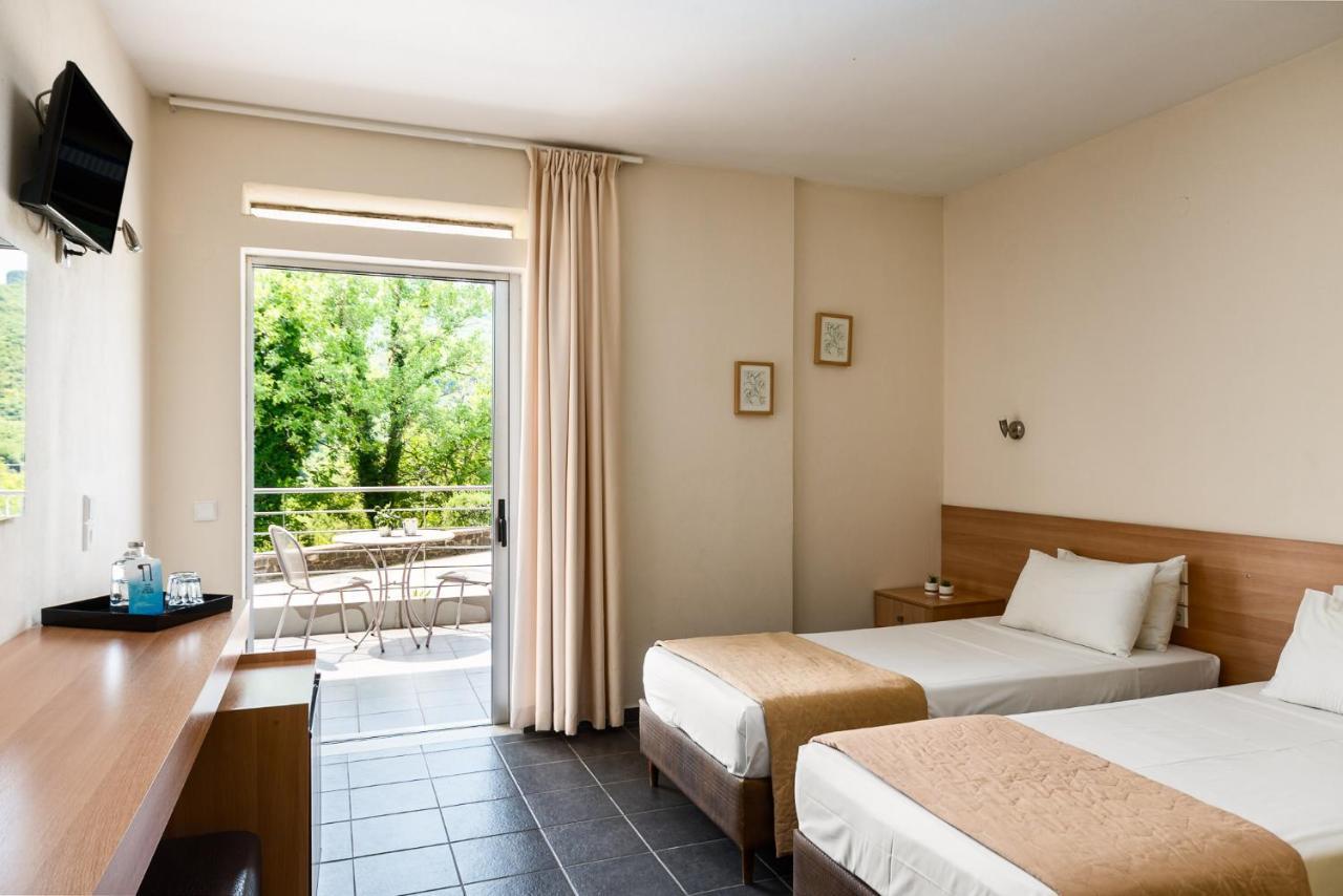 Gefiri Plakas Hotel, Tzoumerka Extérieur photo