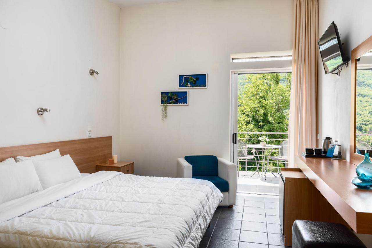 Gefiri Plakas Hotel, Tzoumerka Extérieur photo