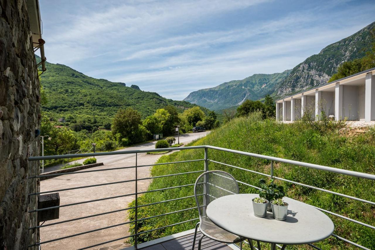 Gefiri Plakas Hotel, Tzoumerka Extérieur photo