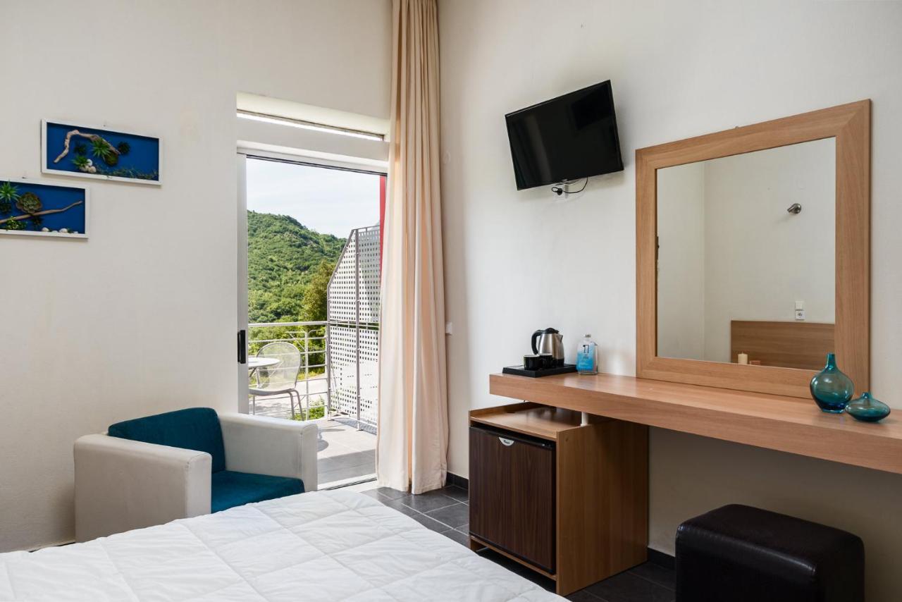 Gefiri Plakas Hotel, Tzoumerka Extérieur photo